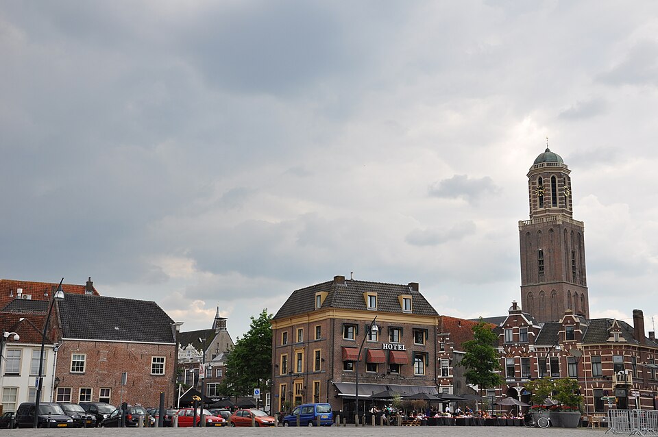 Mevrouw Bolsenbroek - de Vries uit Zwolle viert honderdste verjaardag